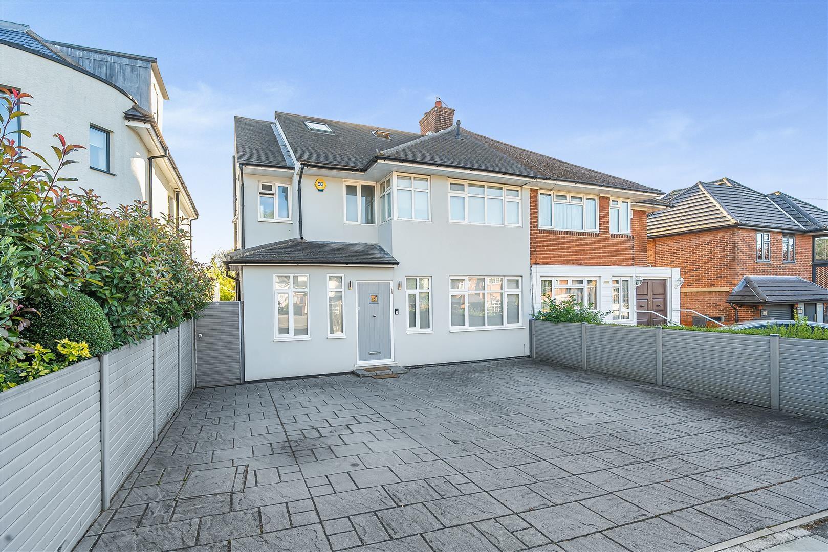 Edgwarebury Lane, Edgware